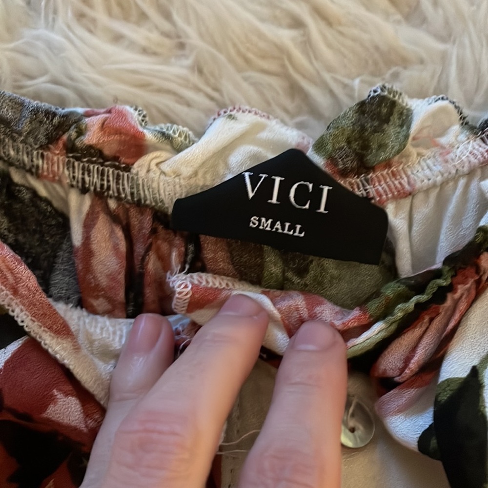 Vici Floral high-low dress. - Picture 4 of 5